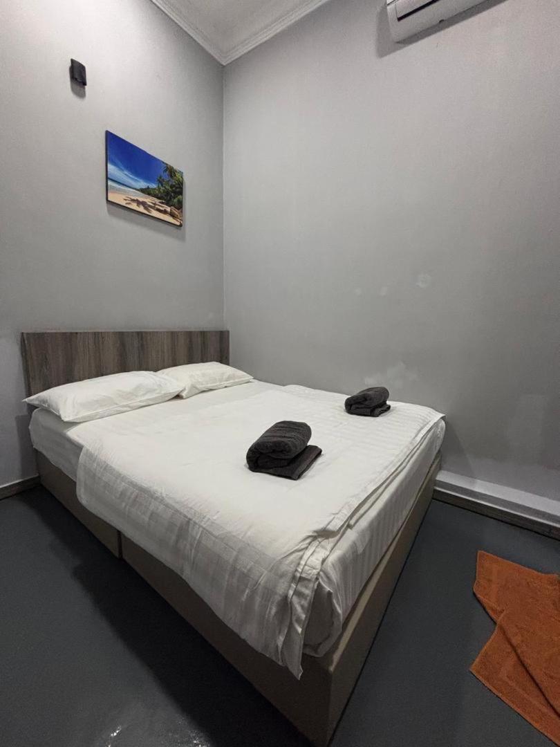 The Room Inn - Pasir Panjang Кампунг-Куала-Бесут Экстерьер фото